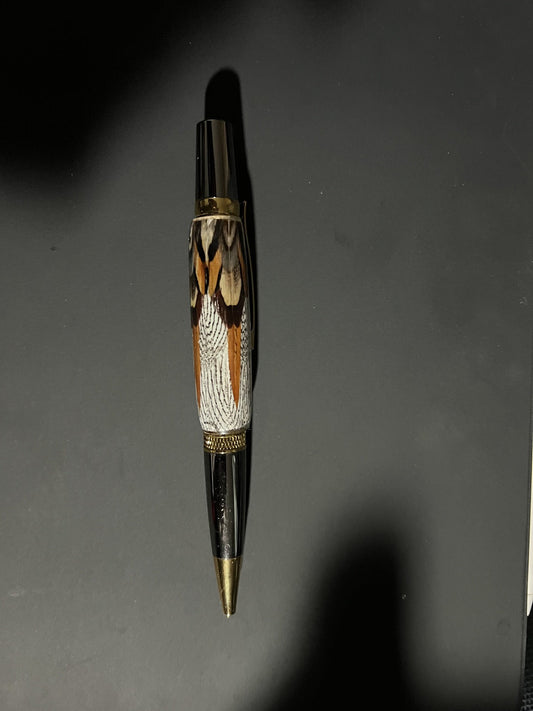 Diamond Knurl Twist Pen Pheasant Feather Resin